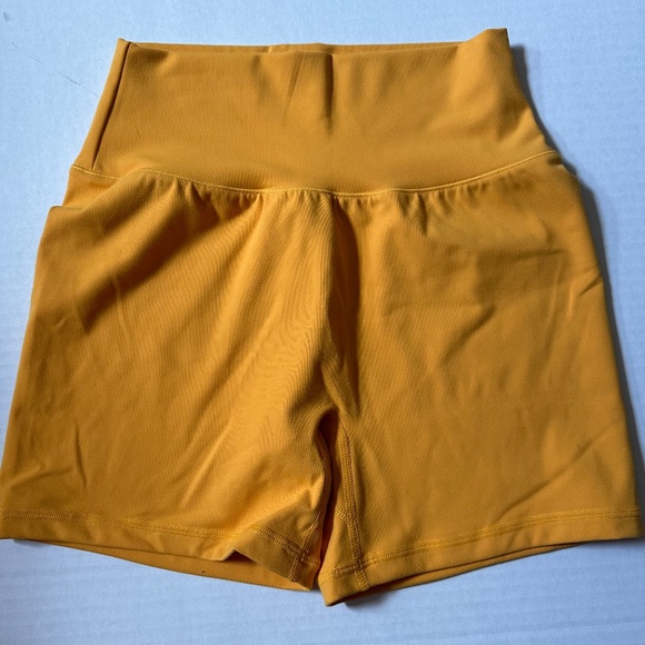 P'tula Pants - Ptula Cassey short 4” yellow